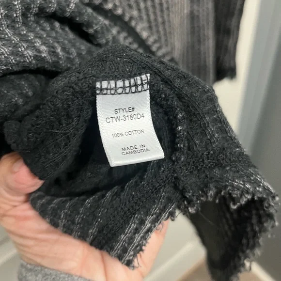 Zenana Outfitters Black Ribbed Short Sleeve Blouse - Picture 5 of 5